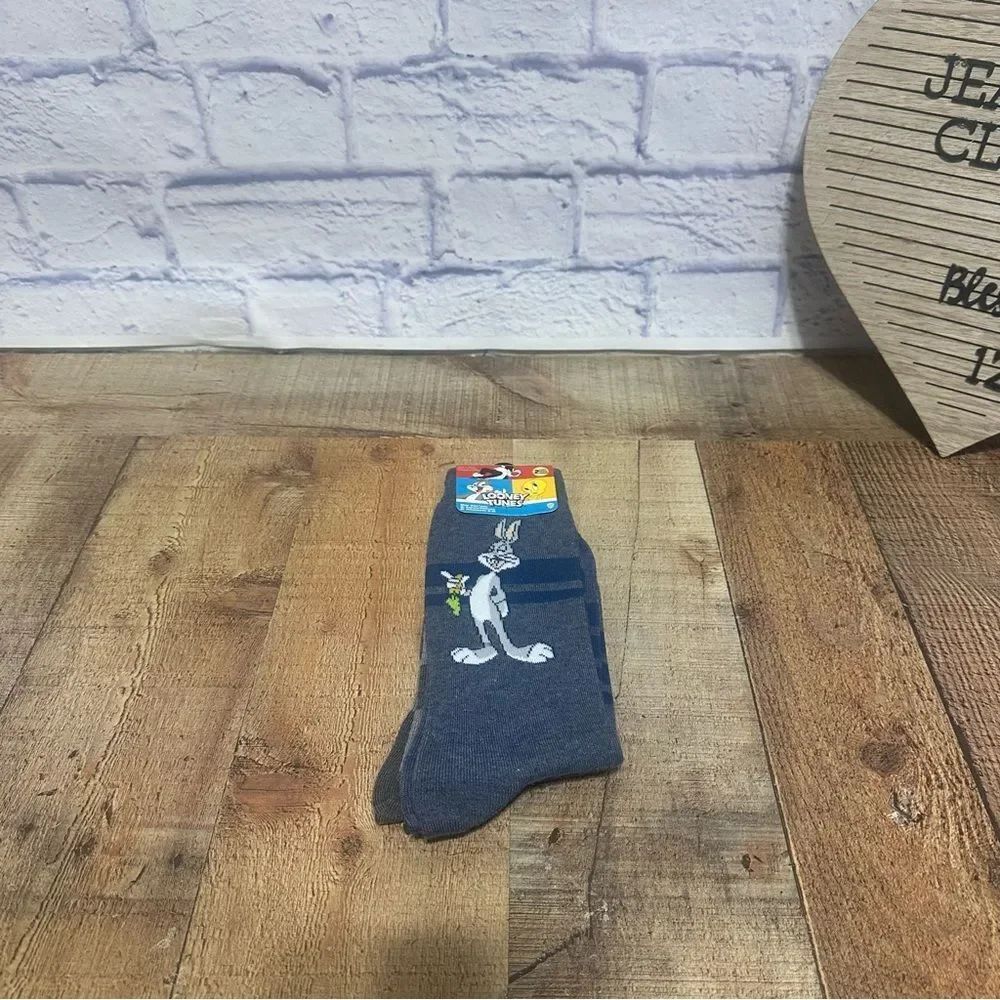 Looney tunes socks bugs bunny and Tasmanian devil Taz NWT